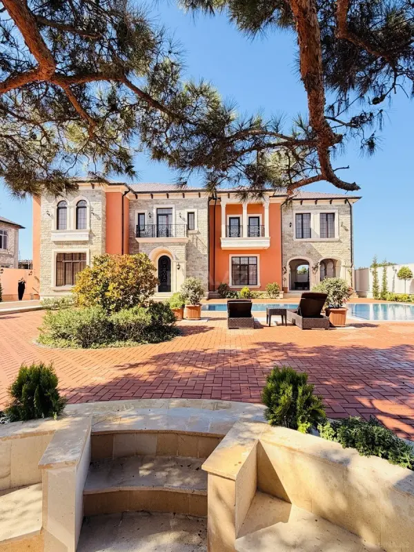 Satılır 6 otaqlı həyət evi 500 m²