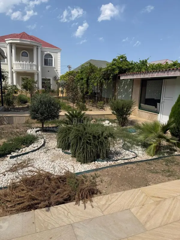 Satılır 5 otaqlı həyət evi 227 m²