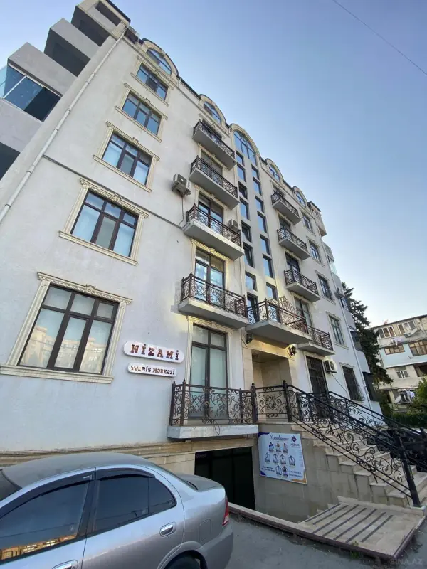 Satılır 3 otaqlı mənzil 123 m²