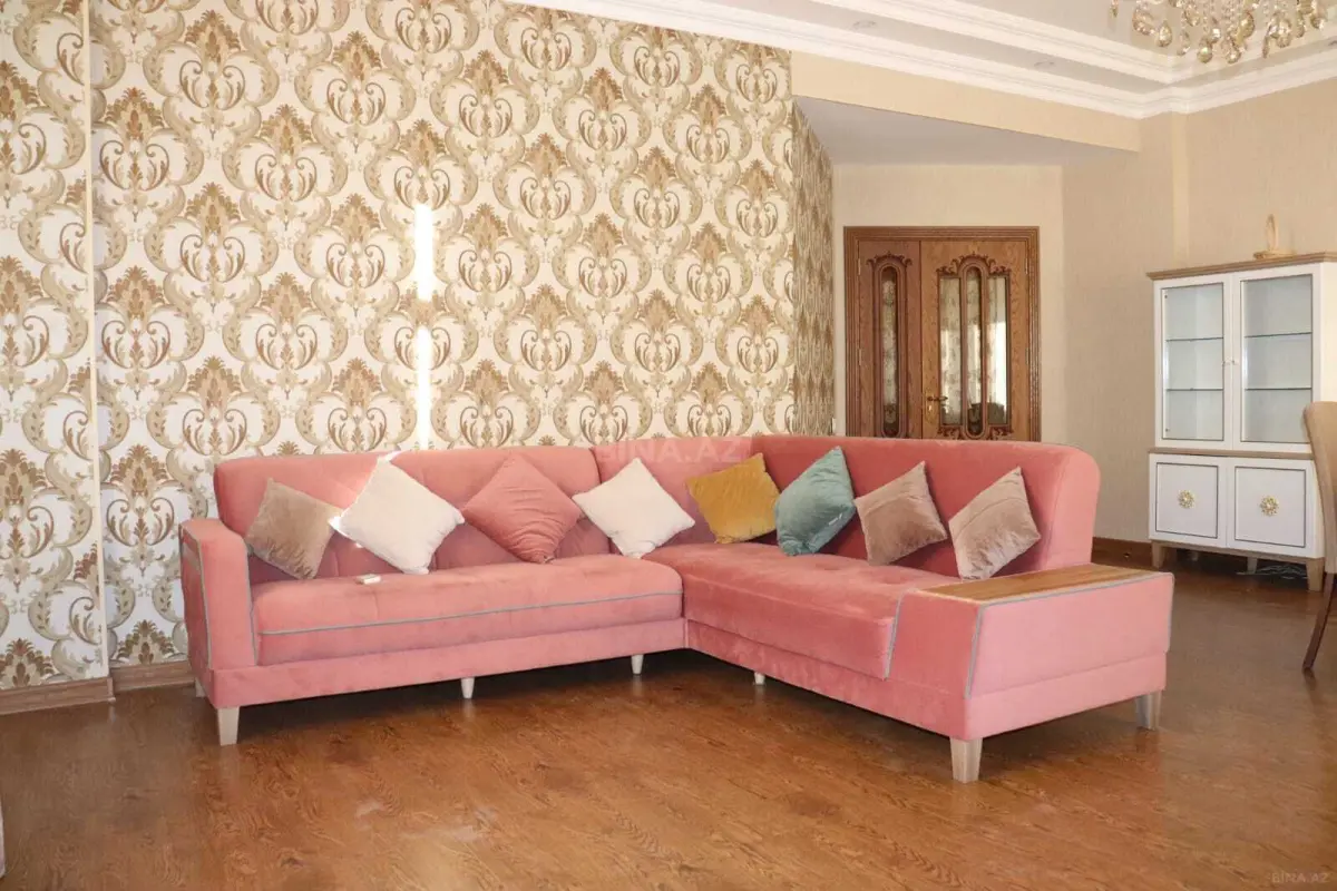 Kirayə verilir 3 otaqlı mənzil 150 m²