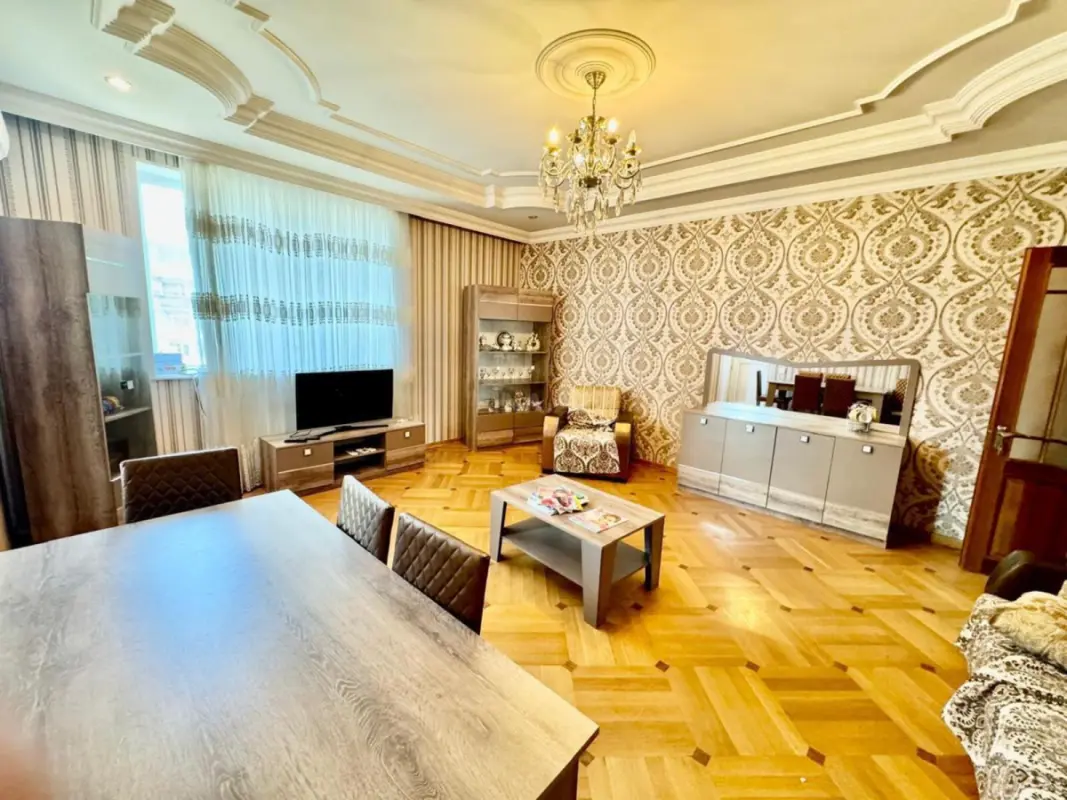 Satılır 3 otaqlı mənzil 125 m²