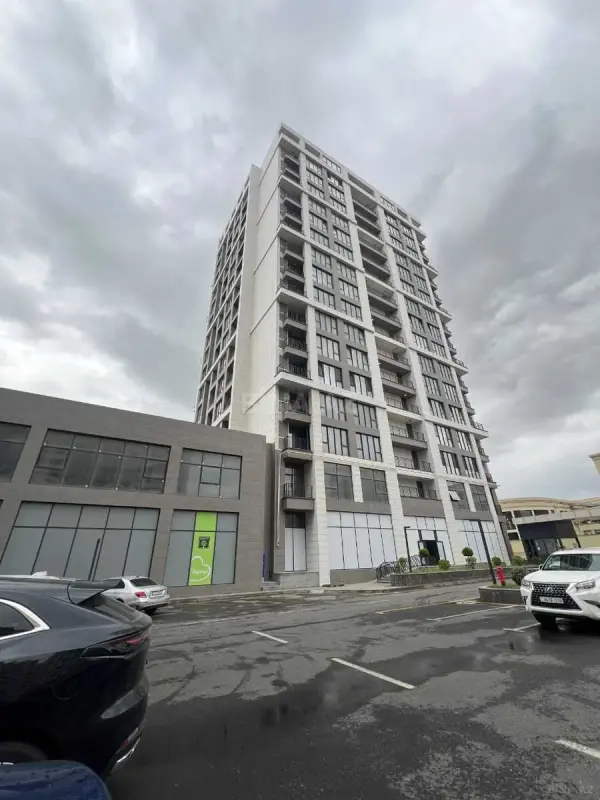 Satılır 4 otaqlı mənzil 173 m²