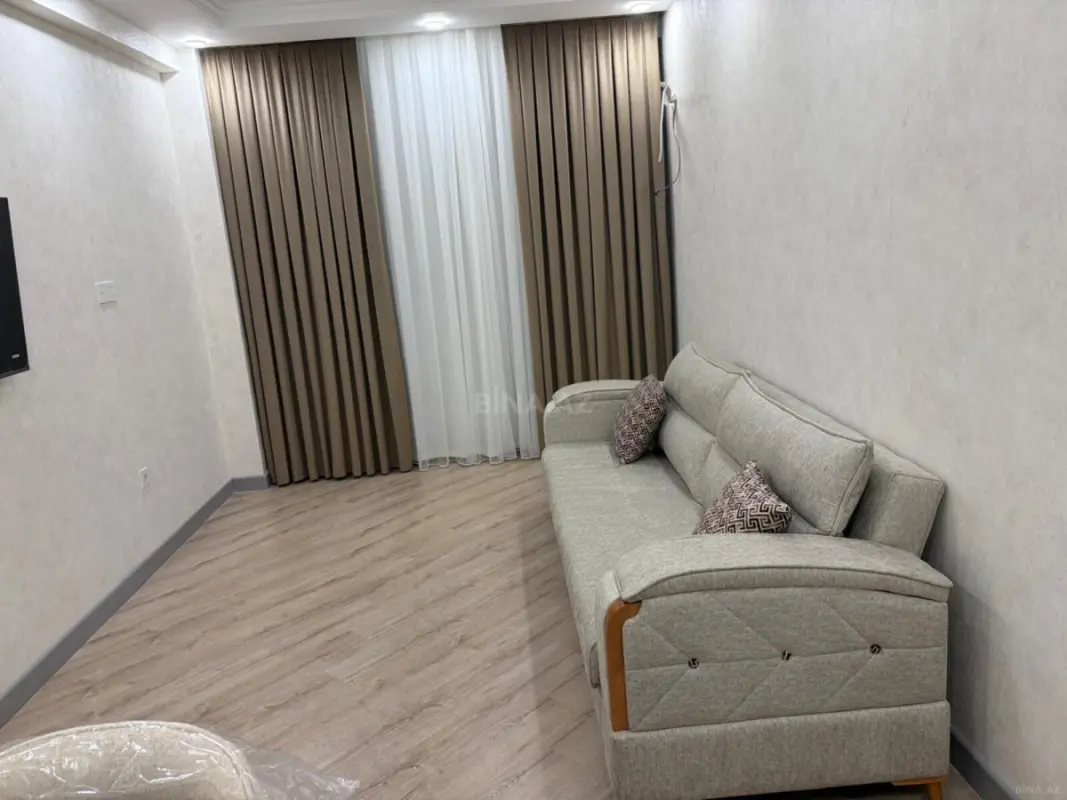 Kirayə verilir 2 otaqlı mənzil 77 m²