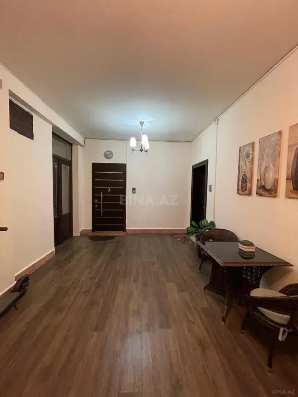 Satılır 4 otaqlı mənzil 200 m²