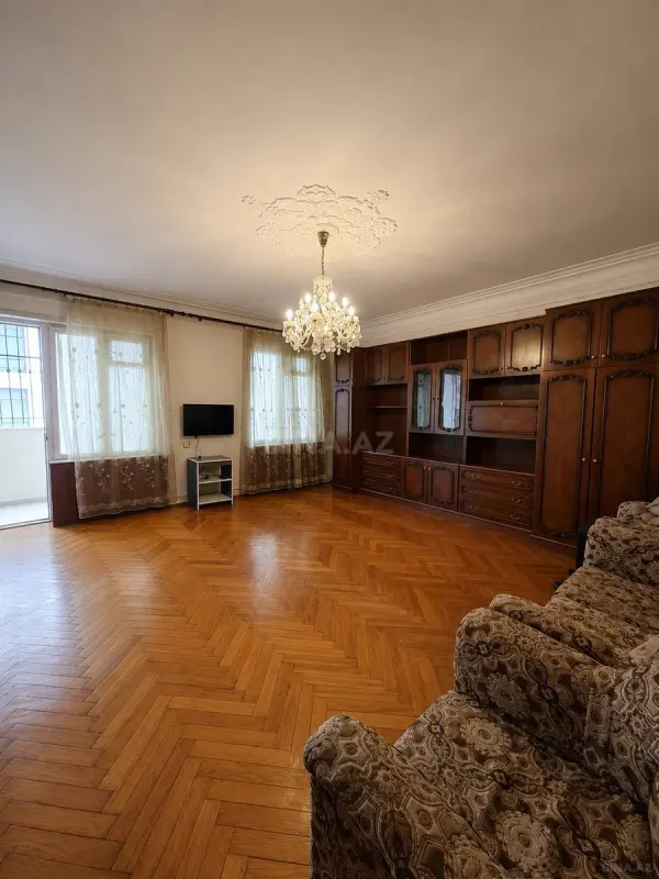 Satılır 4 otaqlı mənzil 110 m²
