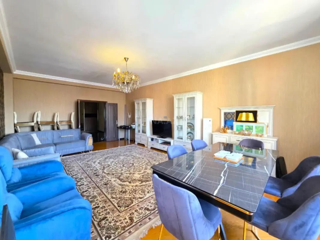 Satılır 3 otaqlı mənzil 150 m²