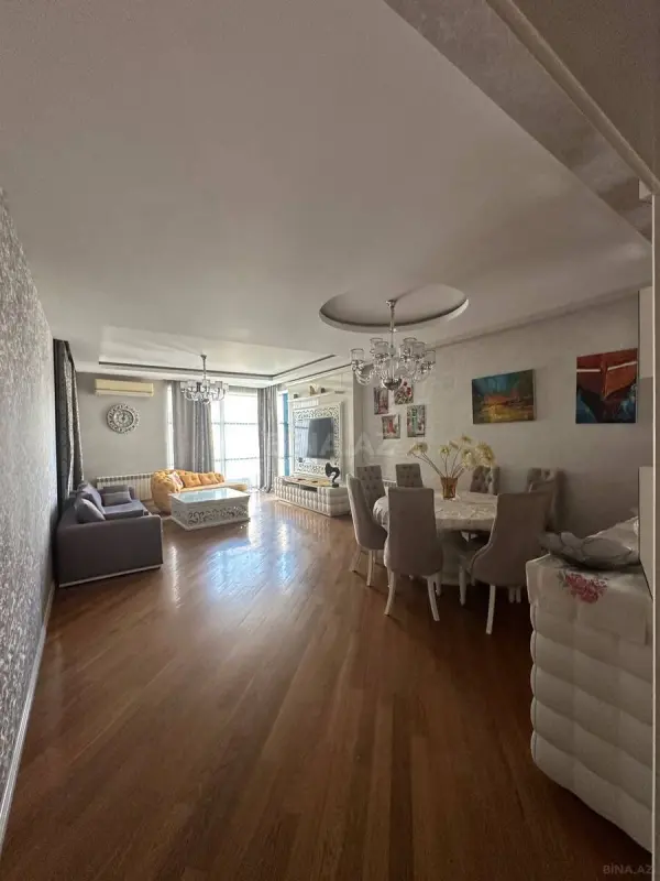 Kirayə verilir 4 otaqlı mənzil 200 m²