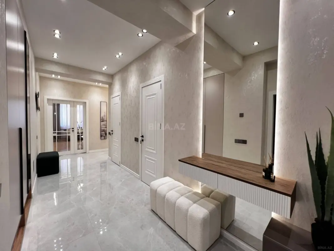Satılır 3 otaqlı mənzil 118 m²