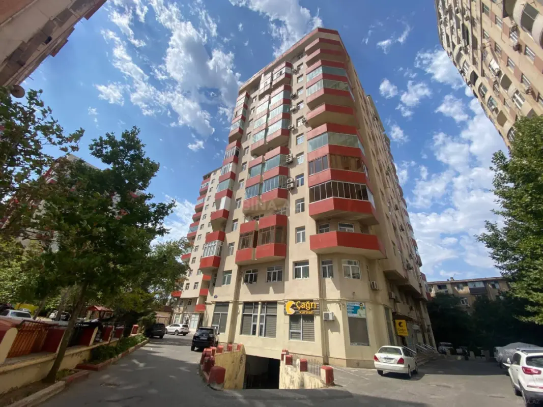 Satılır 2 otaqlı mənzil 105 m²