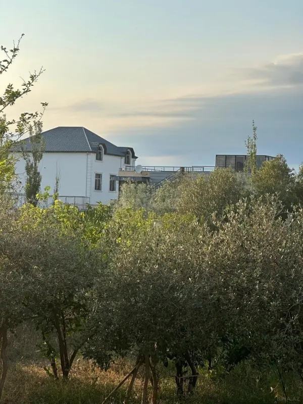 Satılır 5 otaqlı həyət evi 250 m²