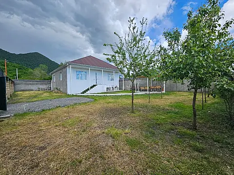 Kirayə verilir 4 otaqlı həyət evi 160 m² — Qəbələ 4 otaq 160.00 m²