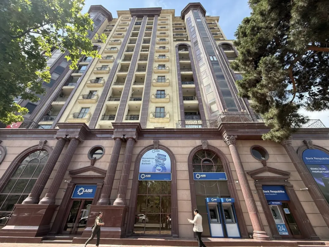 Satılır 2 otaqlı mənzil 74 m²