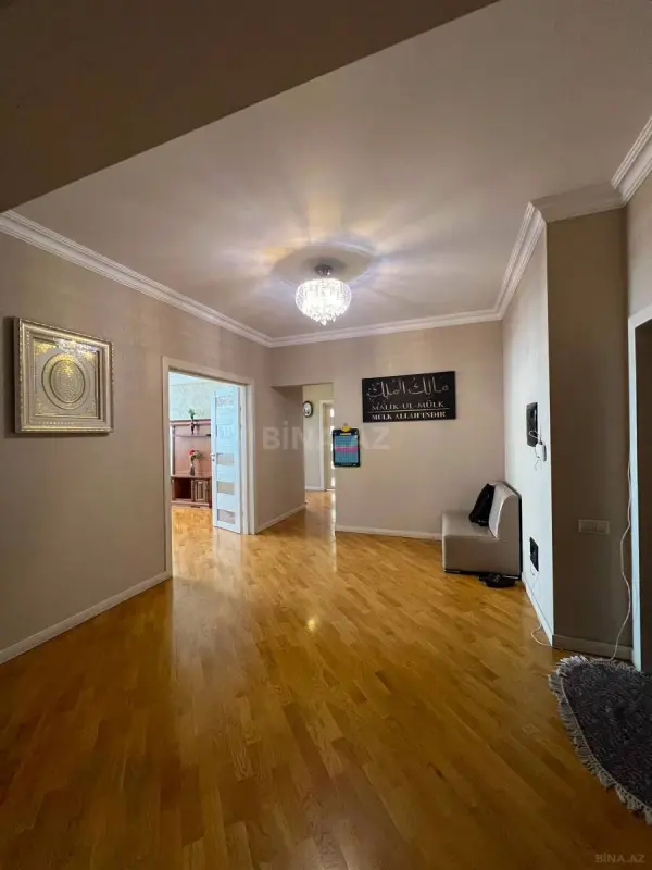 Satılır 3 otaqlı mənzil 151 m²