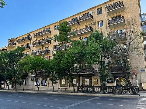 Satılır 5 otaqlı mənzil 150 m² — Bakı 5 otaq 150.00 m²