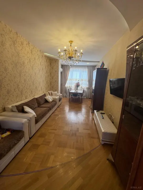 Kirayə verilir 3 otaqlı mənzil 121 m²
