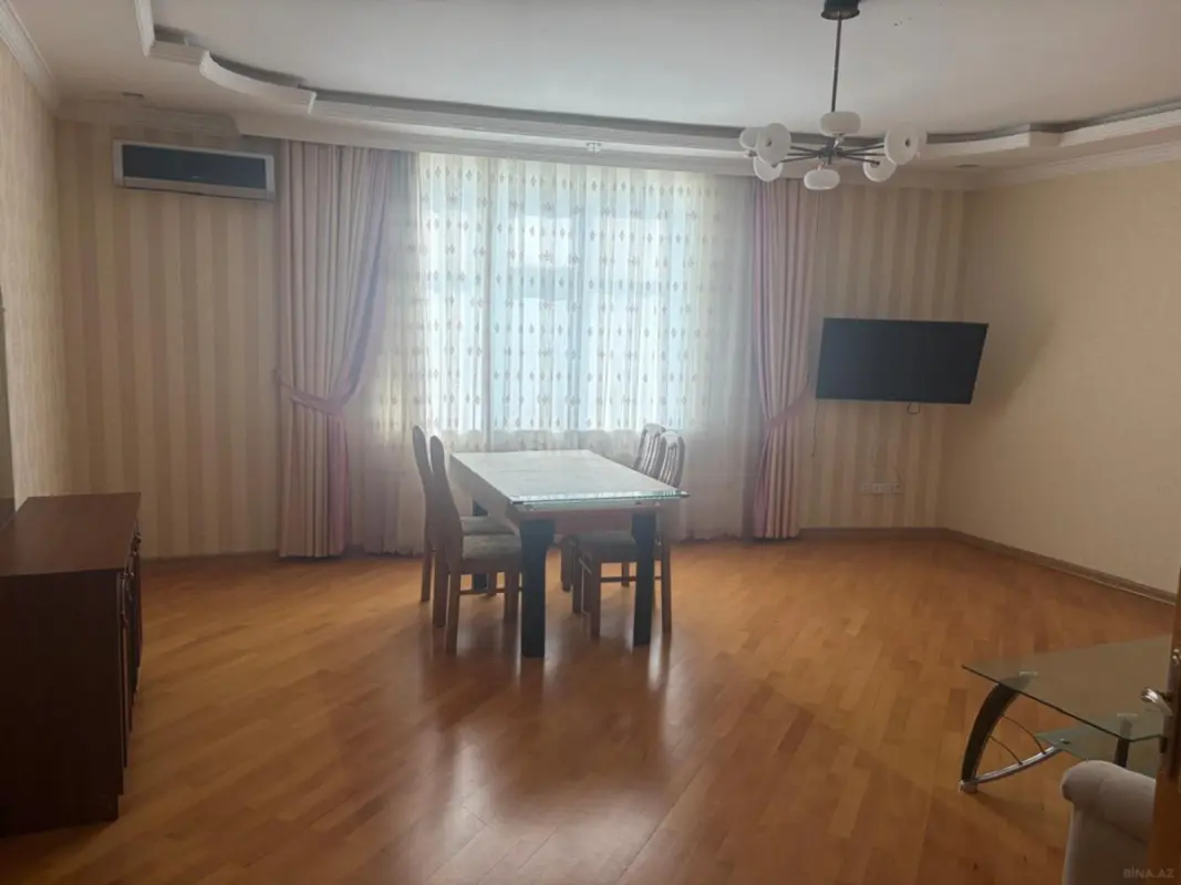Satılır 3 otaqlı mənzil 132 m²