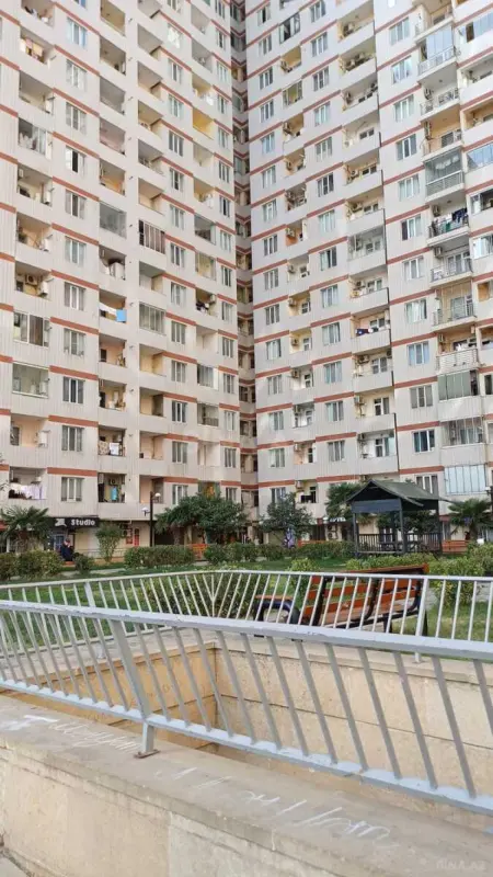 Satılır 4 otaqlı mənzil 141 m²