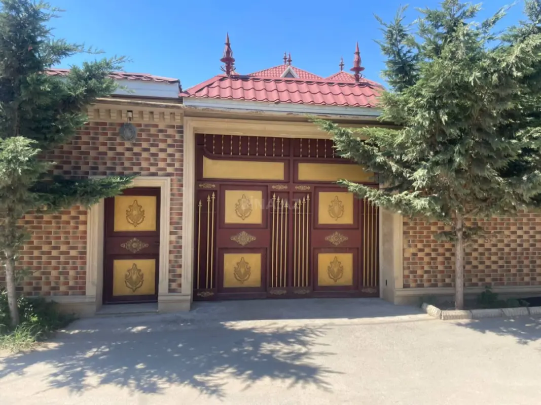 Satılır 8 otaqlı həyət evi 270 m²