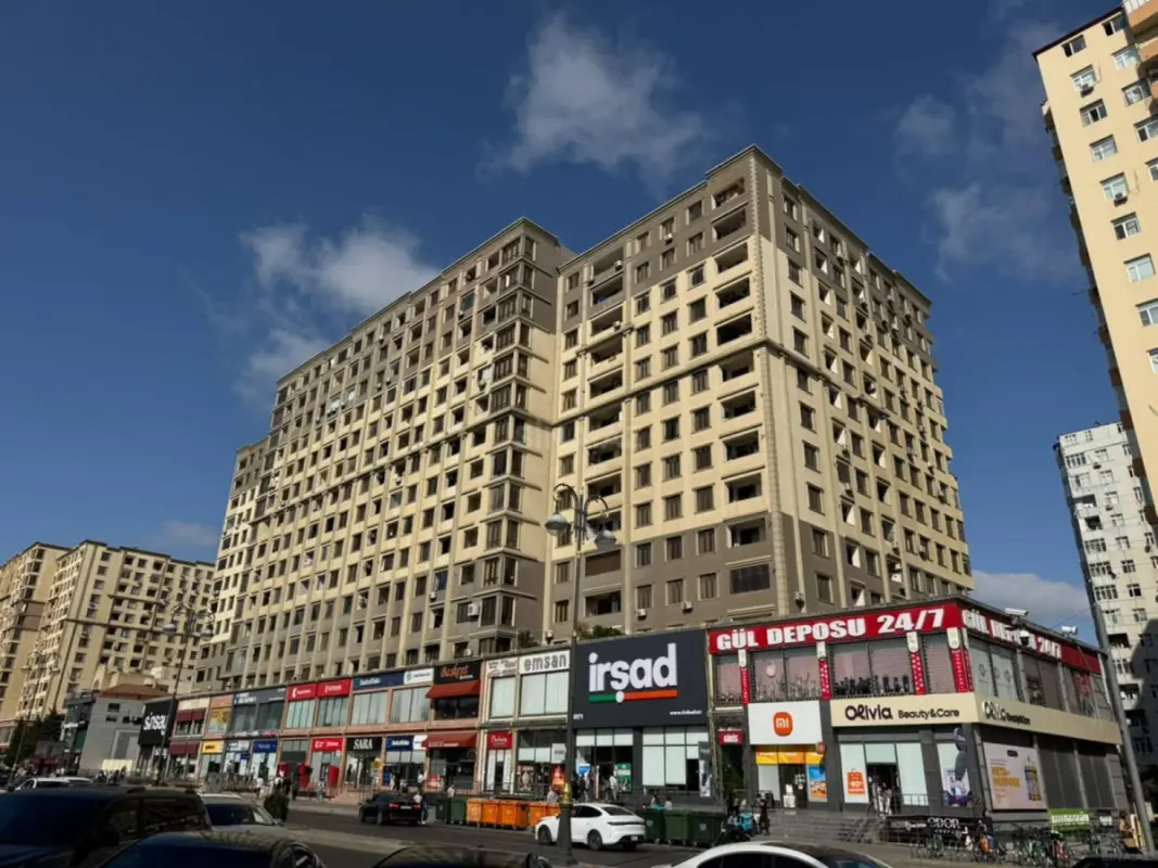 Satılır 3 otaqlı mənzil 125 m²