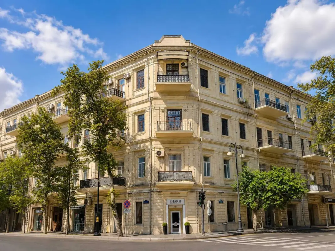 Satılır 4 otaqlı mənzil 126 m²