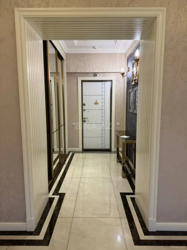 Satılır 3 otaqlı mənzil 142 m²