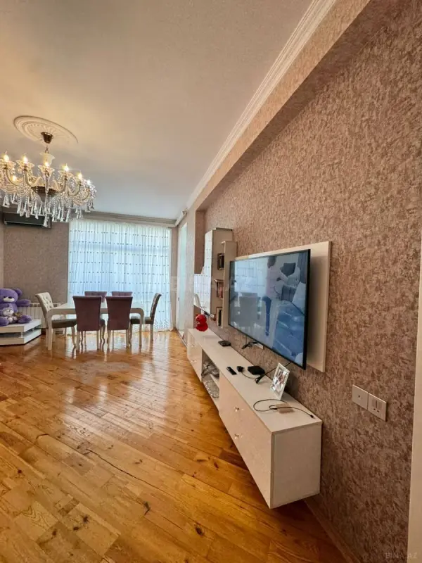 Satılır 2 otaqlı mənzil 82 m²