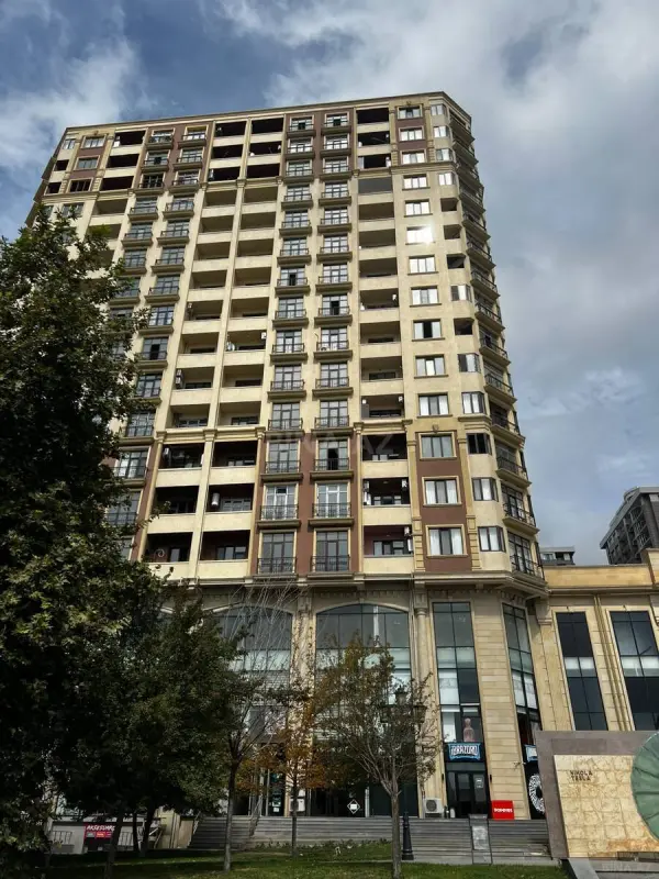 Satılır 3 otaqlı mənzil 130 m²