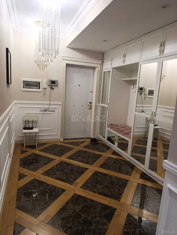 Satılır 3 otaqlı mənzil 143 m²