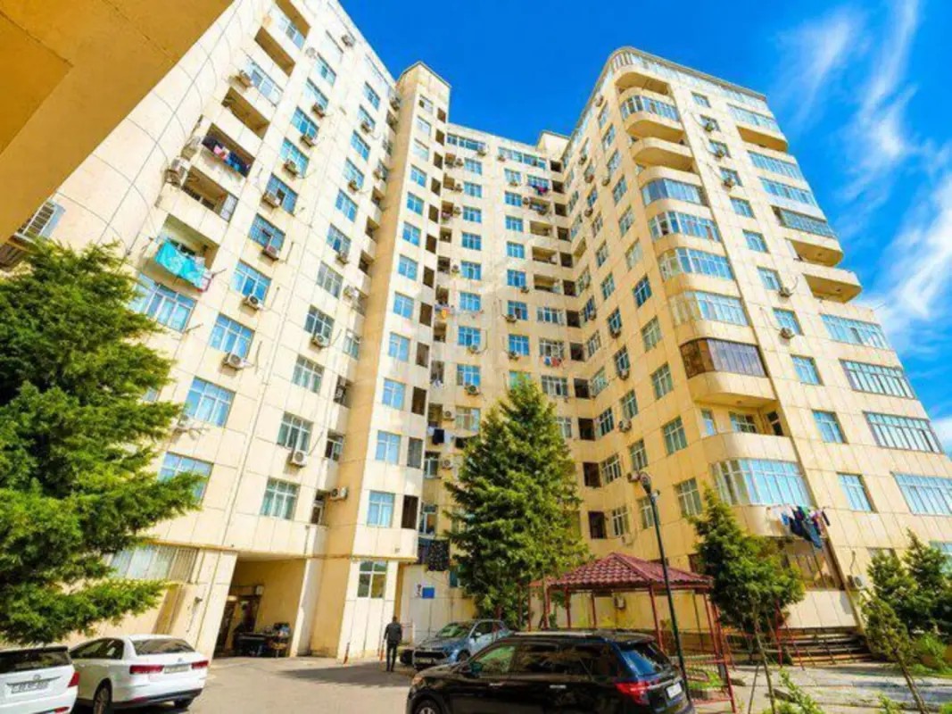 Satılır 2 otaqlı mənzil 101 m²