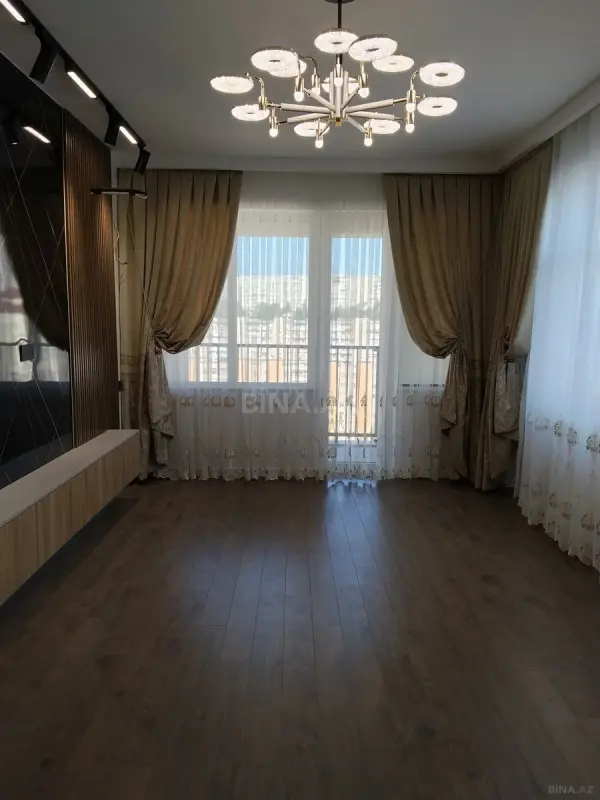 Satılır 3 otaqlı mənzil 117 m²