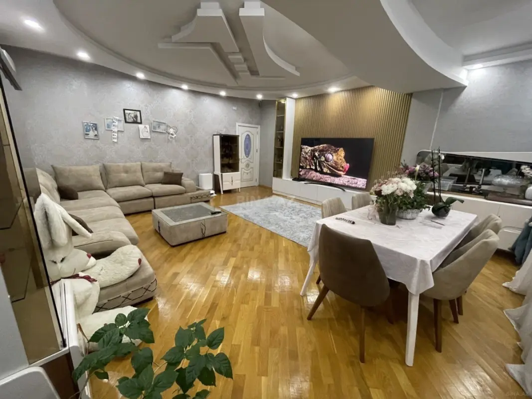 Satılır 3 otaqlı mənzil 135 m²