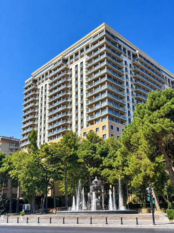 Satılır 2 otaqlı mənzil 92 m²
