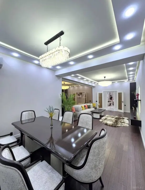 Satılır 3 otaqlı mənzil 172 m²