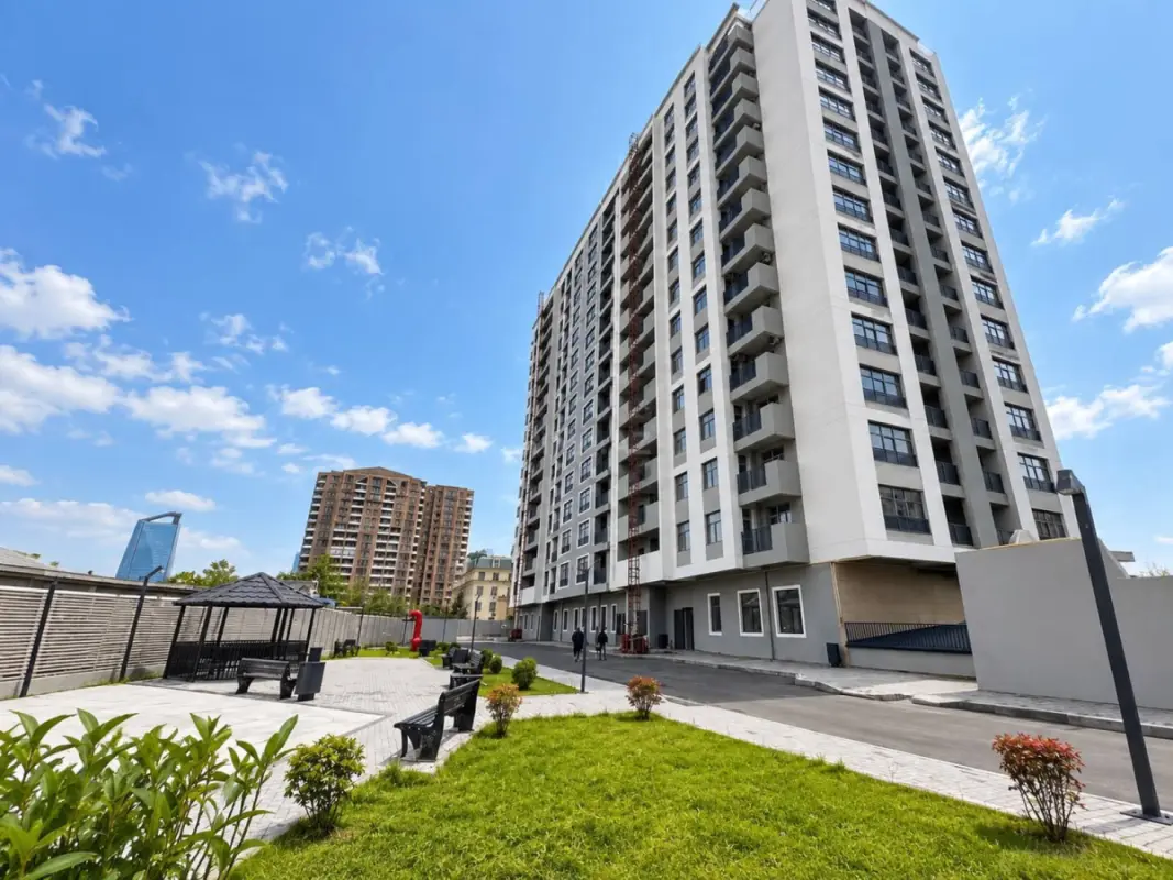 Satılır 4 otaqlı mənzil 185 m²