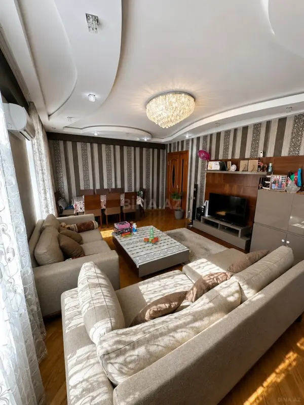 Satılır 2 otaqlı mənzil 101 m²