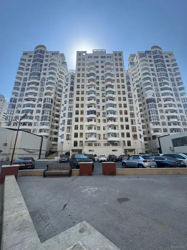 Satılır 3 otaqlı mənzil 123 m²