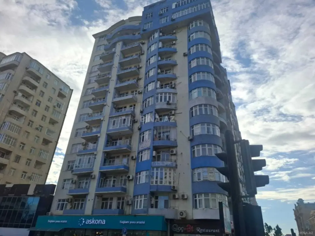Satılır 3 otaqlı mənzil 152 m²