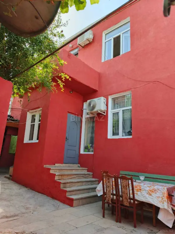 Satılır 5 otaqlı həyət evi 208 m²