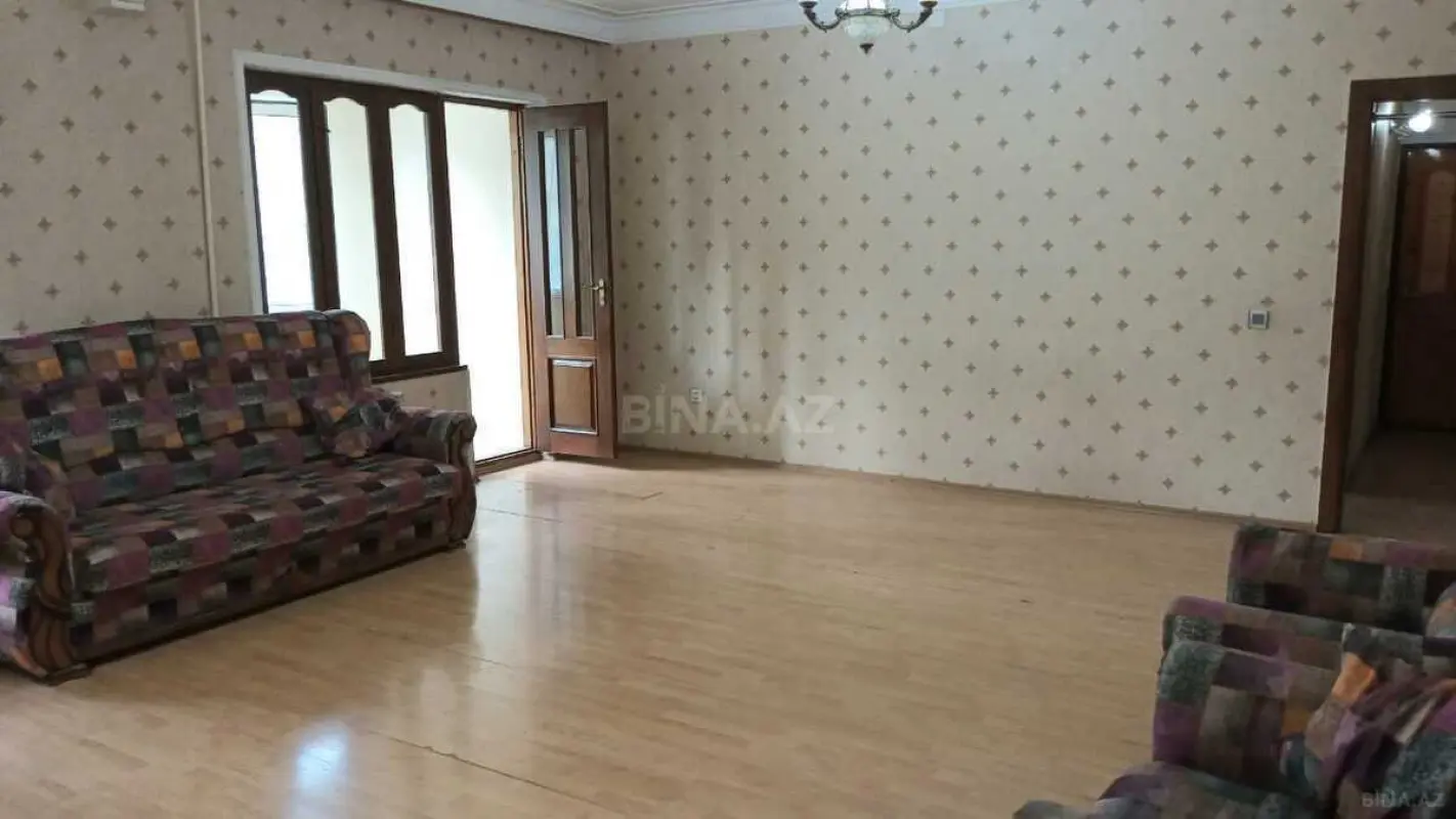 Satılır 4 otaqlı mənzil 120 m²