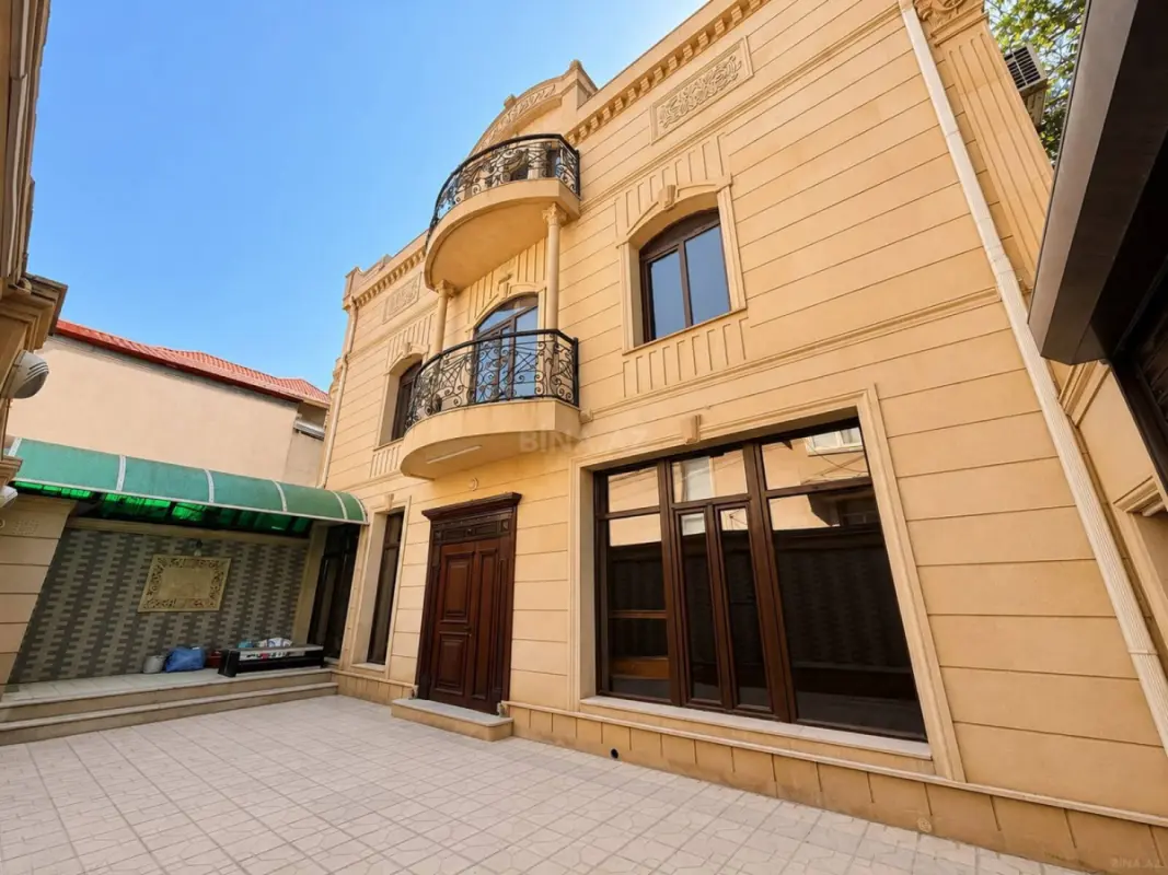 Satılır 6 otaqlı həyət evi 450 m²
