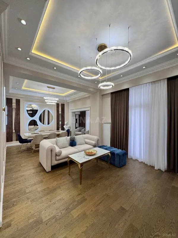 Satılır 4 otaqlı mənzil 208 m²