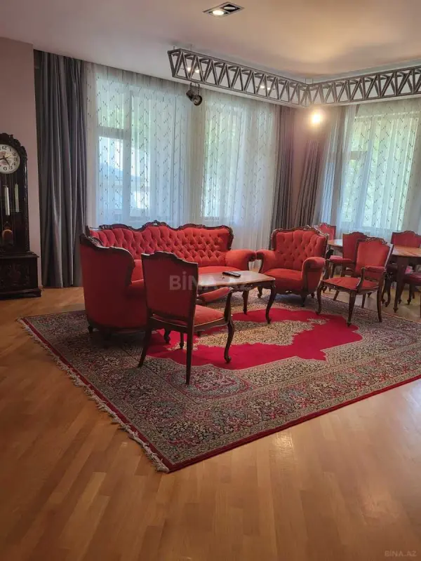 Satılır 4 otaqlı mənzil 280 m²