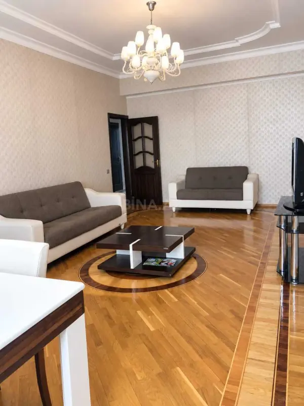 Kirayə verilir 3 otaqlı mənzil 105 m²