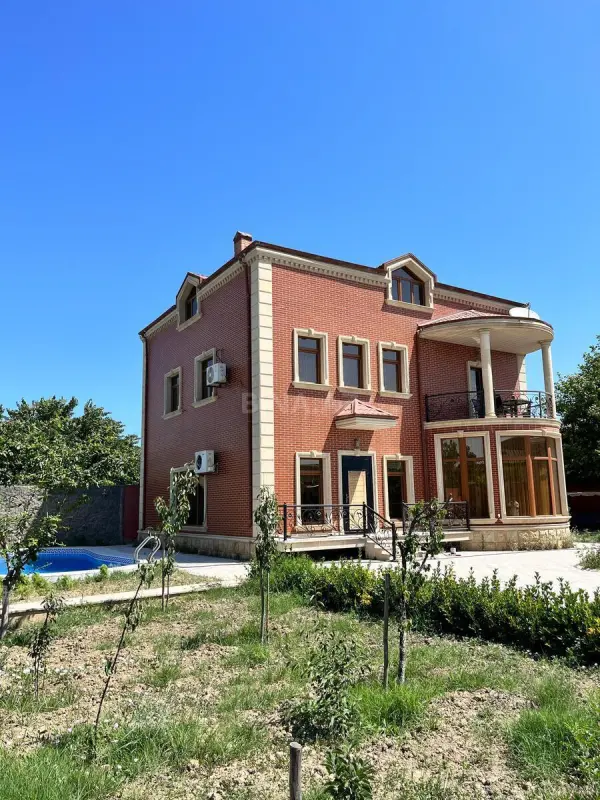 Satılır 5 otaqlı həyət evi 330 m²