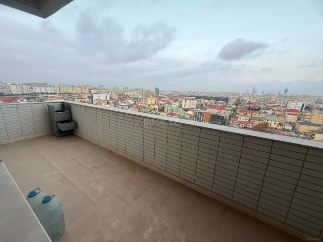 Satılır 3 otaqlı mənzil 132 m²