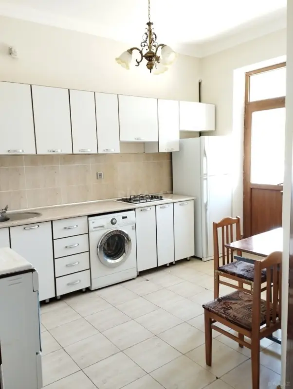 Kirayə verilir 2 otaqlı mənzil 65 m²