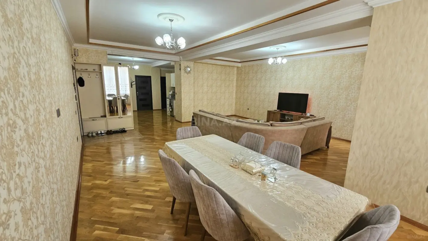 Satılır 3 otaqlı mənzil 130 m²