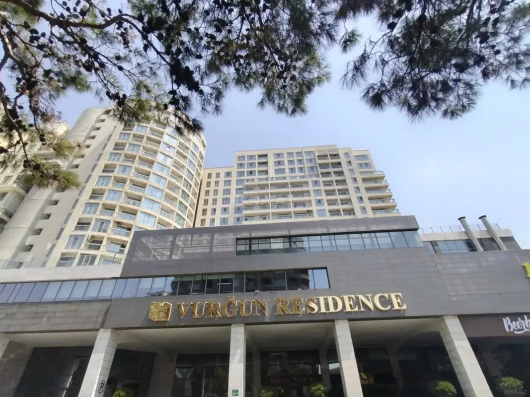 Satılır 3 otaqlı mənzil 130 m²