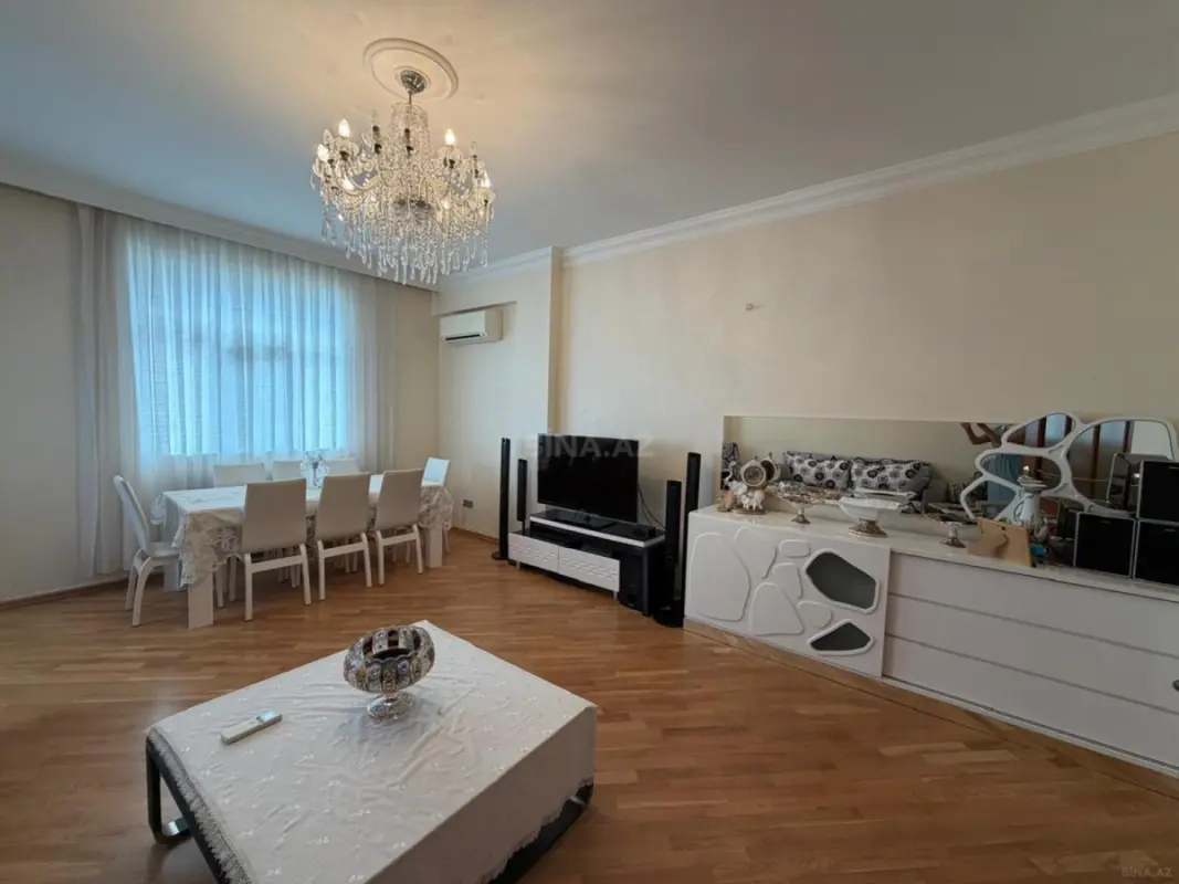 Satılır 3 otaqlı mənzil 130 m²