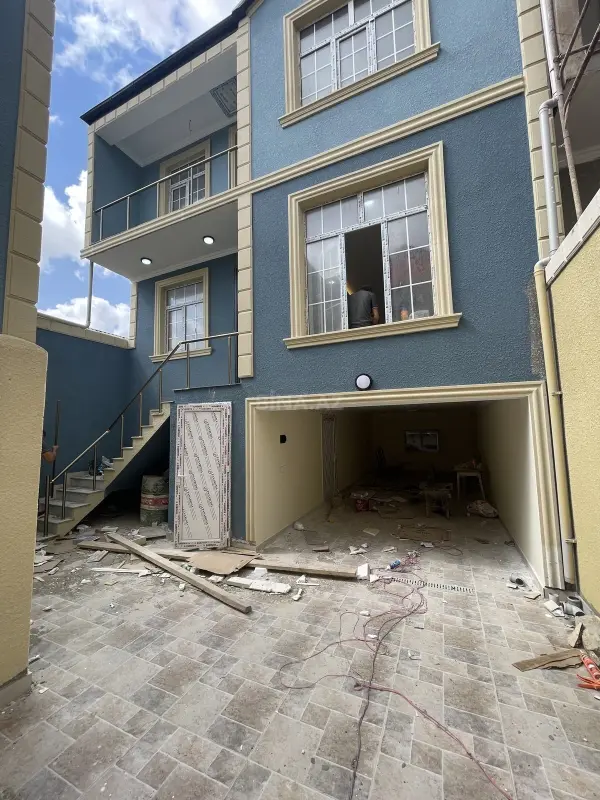 Satılır 5 otaqlı həyət evi 180 m²